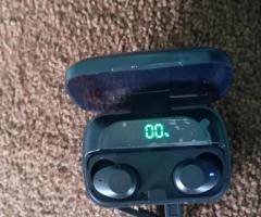 Продаю телефонные наушники за товаром приезжаете сами