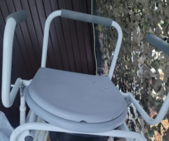 Продоеться туалет для людей с ограниченными возможностями - 2